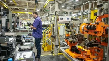 La industria cayó un 6,2% durante 2024 pero logró frenar 18 meses consecutivos de declive en diciembre