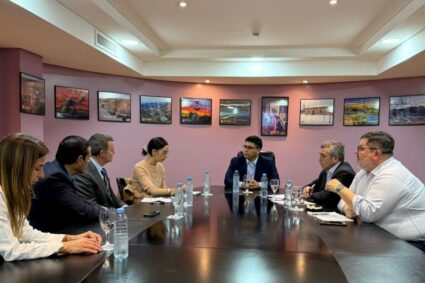 El Gobierno de Santa Cruz avanza con Newmont en el Plan de Inversiones Mineras 2026